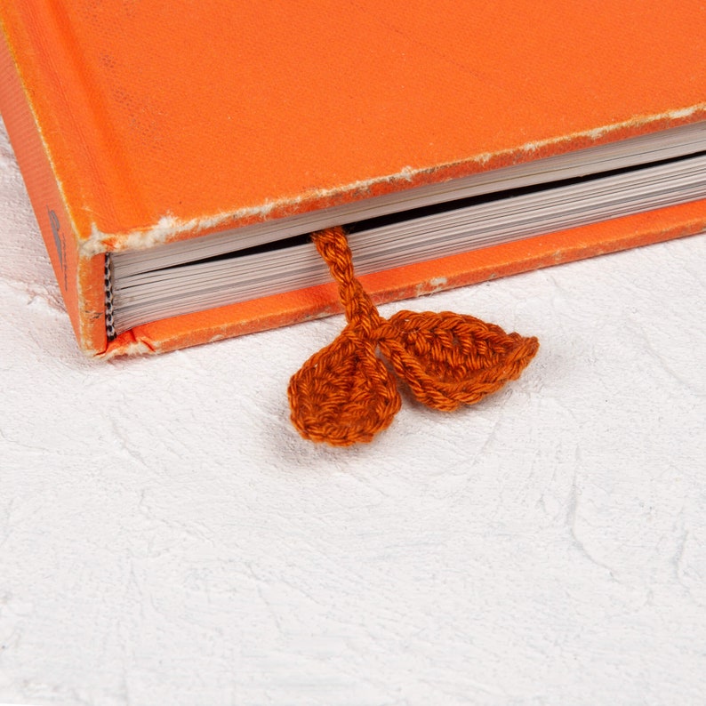 handmade crochet snail bookmark, amigurumi for booklovers, cute cottagecore animal plushie gift ideas image 7