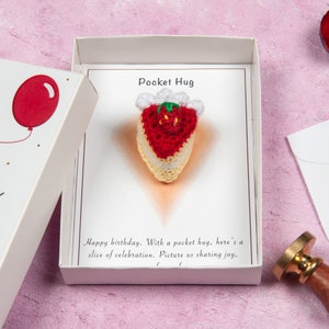 Concept de carte de câlin de poche d'anniversaire, cadeau de carte de remerciement, boîte-cadeau de vous manquez fait main