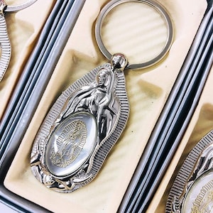 First Communion Keychain Favor (12 PCS) Our Lady of Guadalupe Baptism Metal Key Ring/Recuerdos para Primera Comunion Niña Niño Bautizo