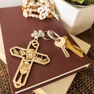 Virgin Mary Cross Baptism Wood Keychain Láser Wood Cut Cutout Favor Recuerdo De Bautizo Angel Comunión - Organza Bags Included - 12PCS