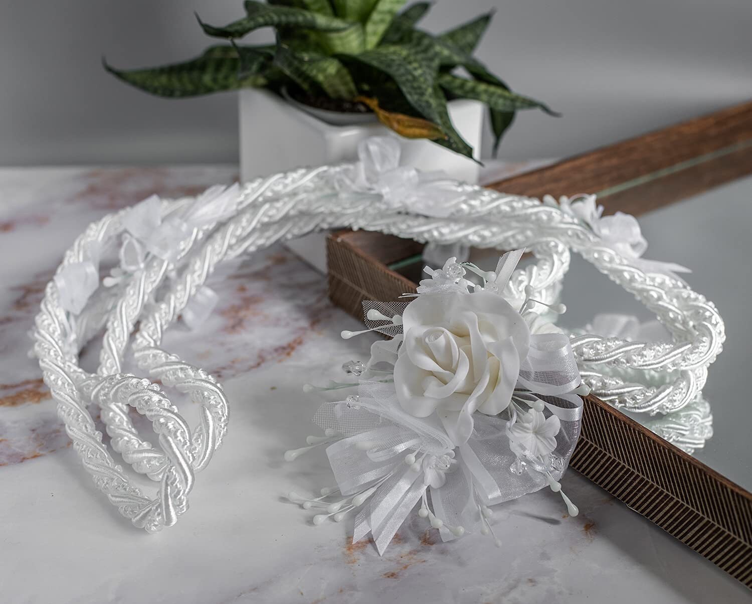 Lazo Tradizionale Per Matrimonio - Corda Intrecciata In Bianco Avorio E Oro Con Fiori Di Cera, Lunghezza 137 Cm, Confezione Regalo Inclusa
