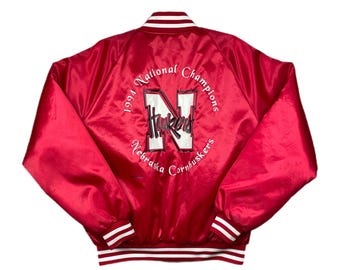 Vintage 1996 University of Nebraska Huskers Football National Champions Satin Bomber Jacket (Large/XL)