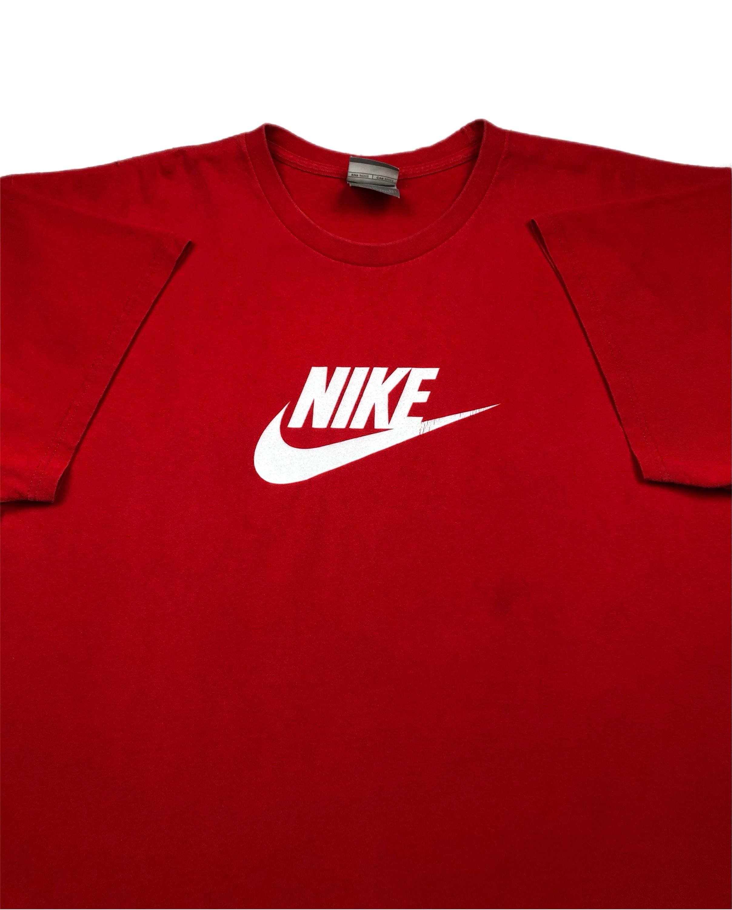 Vintage 90s/y2k Nike Center Logo Essential Swoosh Graphic T-shirt