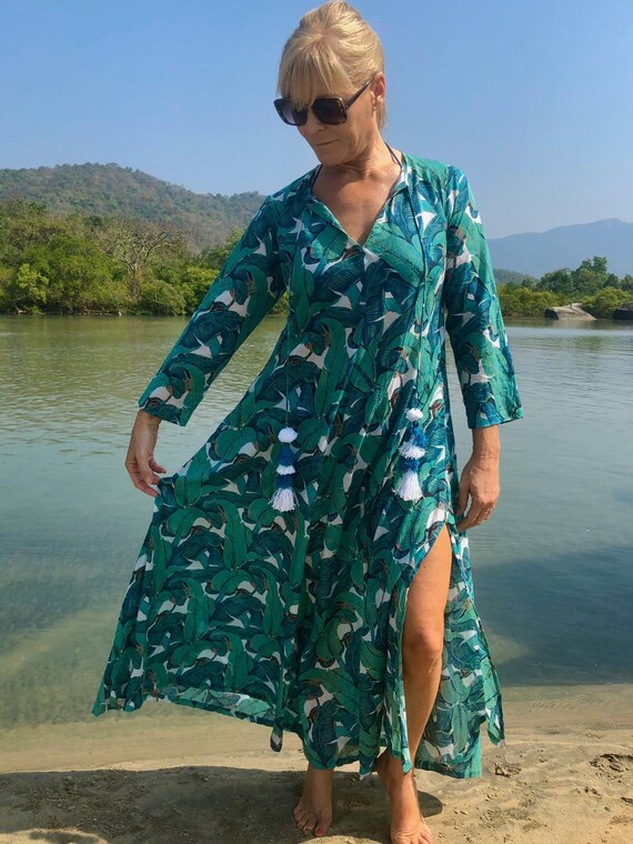 green emerald velvet dress Silvia Dress ~ Banana Leaf – Chic Streets main image 0