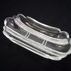 Bandeja para condimentos de vidro transparente moldado de meados do século / 81/4" x 3 3/4" x 1 1/2"