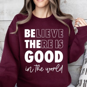 Bluza Wierzę, że na świecie jest dobro, bluza z pozytywną życzliwością, bądź dobrym t-shirtem, koszulka z inspiracją, koszulka z motywującym cytatem