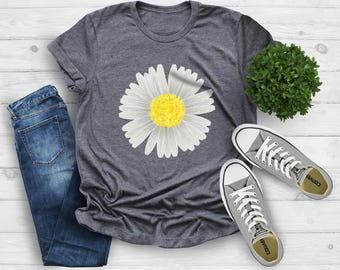 Daisy Women's Shirt, Wildflower Shirt,Spring Shirt, Birth Month Flower, Summer Shirt, Daisy Flower Tee, Mothers Day Gift, Daisy T-shirt