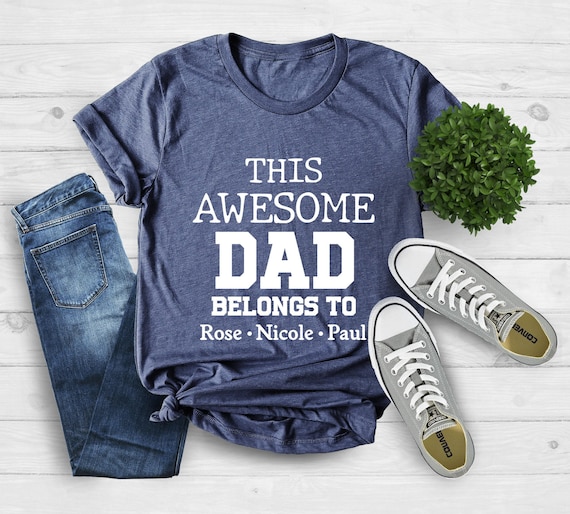 T-Shirt Personalizzata Per Papà Con Nome Figli - Maglietta 100% Cotone Regalo Festa Del Papà O Compleanno - 'Questo Fantastico Papà Appartiene A...'