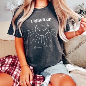 SJM T-Shirt, Light It Up Shirt, Crescent City Shirt, Bücherwurm Shirt, Acotar Velaris Shirt, Haus der Erde, Comfort Colors® SJM, Buchliebhaber Shirt