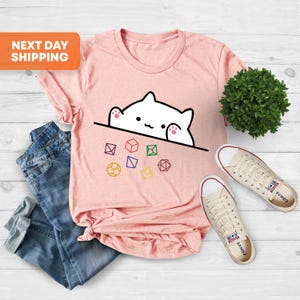 Camiseta de gato lanzando dados, Dungeon Master, RPG de mesa, divertida, Bongo Cat Dice, regalo para amantes de los gatos, juegos de mesa imagen 3