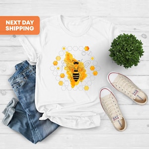 Bee T-shirt, Nature Tee, Vegan Tshirt, Bumblebee Trendy Shirt, Summer Shirt, Bee Botanical Shirt, Gift For Her, Cute Bee Shirt, Xmas Gifts