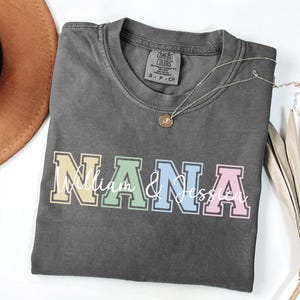 Personalized Grandma with name Shirt, Custom Grandma Shirt Comfort Colors® Grandma Tee with Grandkids Names Grandma Gift, Nana T shirt