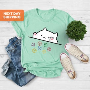Camiseta de gato lanzando dados, Dungeon Master, RPG de mesa, divertida, Bongo Cat Dice, regalo para amantes de los gatos, juegos de mesa imagen 4