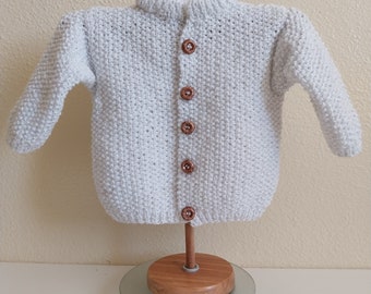 Gilet, gris avec fils dorés, pour bébé de 6 mois. Tricoté mains.