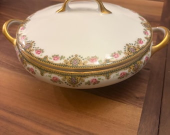 Antieke Limoges terrine met deksel, roze rozenkrans, gouden krulrand, Franse porseleinen serveerschaal