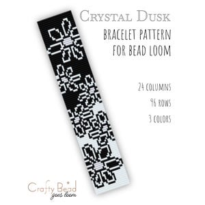 Pode incluir: Um padrão de pulseira em preto e branco para tear de contas, com um design floral. O texto diz "Crystal Dusk Bracelet Pattern for Bead Loom". Possui 24 colunas, 96 linhas e usa 3 cores. O logotipo Crafty Bead goes loom está na parte inferior.