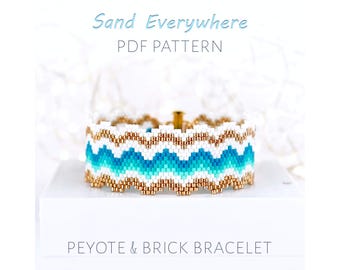 Schema per bracciale ondulato turchese con perline da spiaggia estiva, schema a zig zag sabbia dorata, bracciale con motivo peyote costiero e punto mattone
