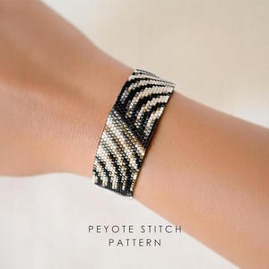 Chic Wavy Peyote Bracelet Pattern, Modern Organic Stripes Design with Illusion of Movement, a Timeless and Elegant Cuff for Business Attire