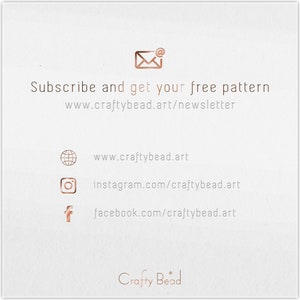 K&ouml;nnte beinhalten: Eine rosa und wei&szlig;e Grafik mit dem Text "Subscribe and get your free pattern www.craftybead.art/newsletter". Unter dem Text befinden sich Symbole f&uuml;r eine Website, Instagram und Facebook mit den entsprechenden URLs: www.craftybead.art, instagram.com/craftybead.art und facebook.com/craftybead.art. Die Grafik enth&auml;lt auch den Text "Crafty Bead" in einer rosa und wei&szlig;en Schriftart.