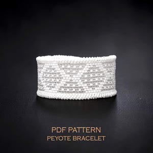 Padrão de pulseira peyote escandinava com número ímpar de miçangas para TOHO Beads, pulseira de renda branca monocromática com tutorial GRATUITO de borda em laço.