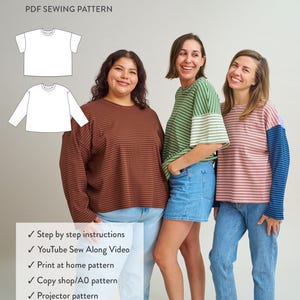 Può includere: Un cartamodello PDF intitolato Benchwarmer Tee con disegni al tratto di una maglietta a maniche corte e lunghe. Sono mostrate tre magliette: una a maniche lunghe a righe marroni, una a maniche corte a righe verdi e una a righe rosa.