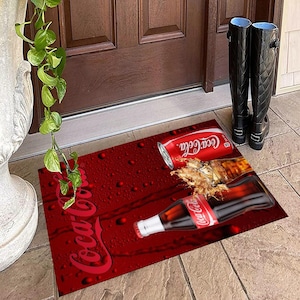 Coca-Cola, Tapete Coca-Cola, Capacho, Capacho Coca-Cola para Área Externa, Presente de Casamento, Presente de Boas-Vindas, Presente para Casa Nova, Presente de Tapete de Boas-Vindas, Presente Engraçado