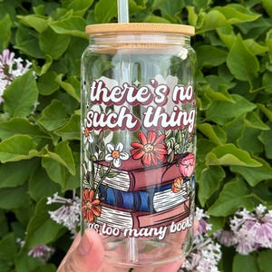 Buchliebhaber Eiskaffeeglas Becher | 16 Unzen Bierdose Glas mit Deckel & Strohhalm | Personalisierte Bücherwurm Geschenk für Sie | Buchklub Tasse