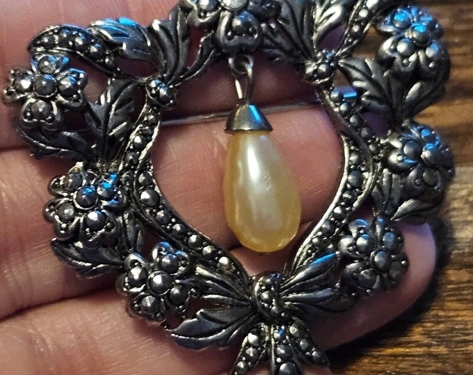 Enchanted Talisman for Release, Peace & Protection - Vintage Floral Wreath Brooch - Witchcraft Amulet