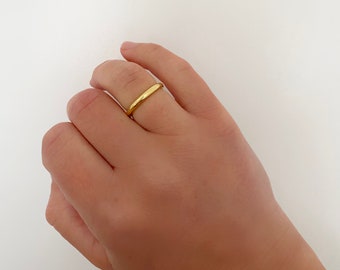 18ct yellow gold plain band ring