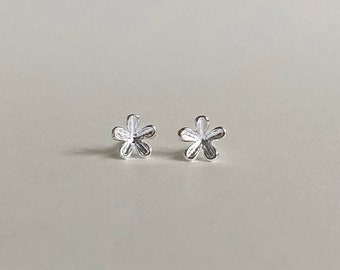 Solid sterling silver flower stud earrings