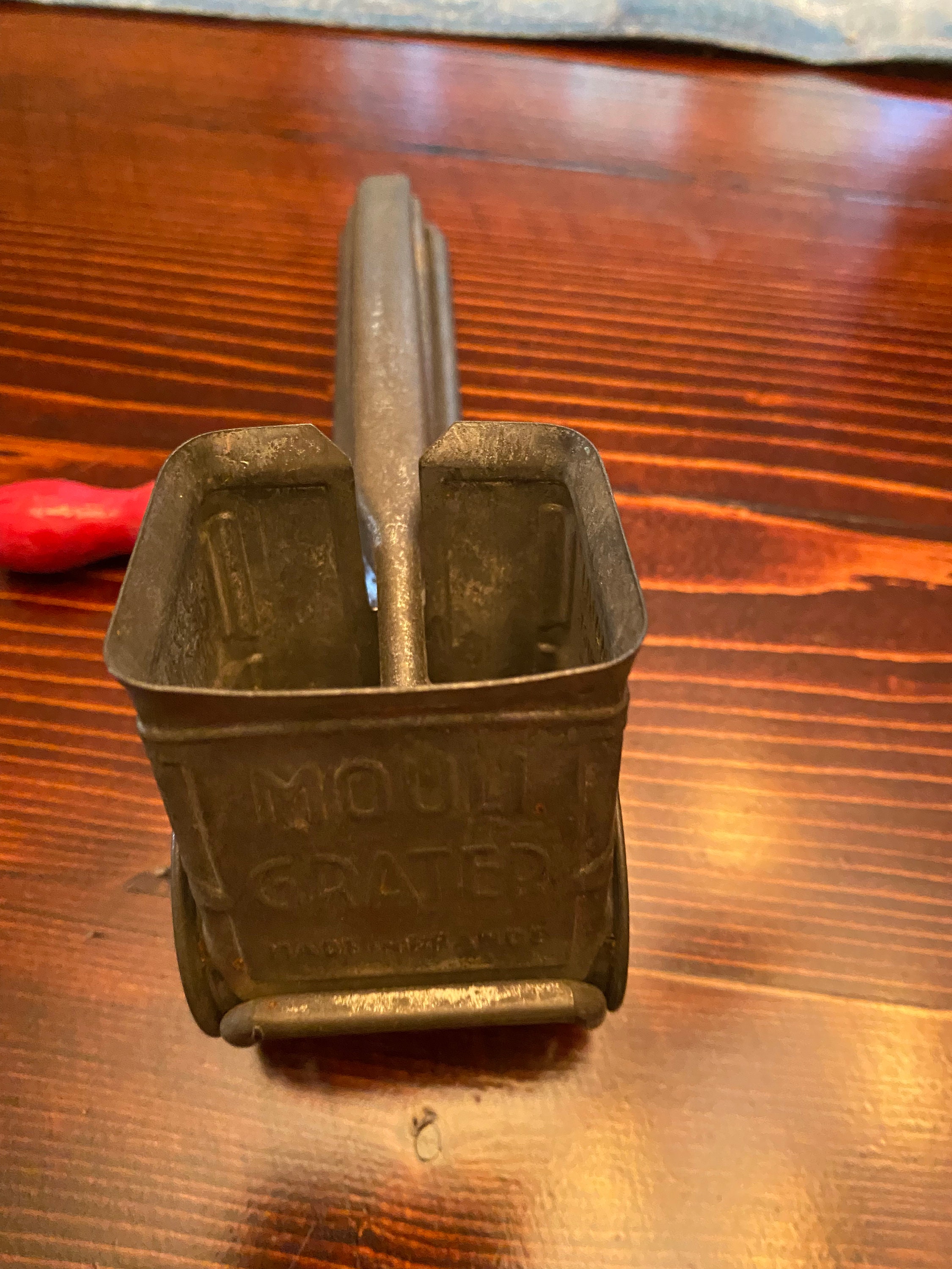 1958 vintage 8”round parmagiano enamel cheese grater. excellen for Sale in  Fresno, CA - OfferUp