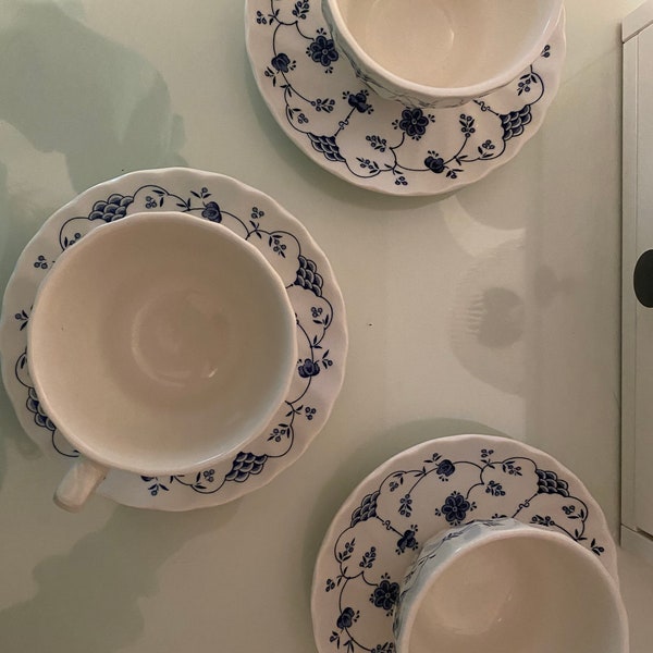 Set of 3 cups and saucer Churchill Finlandia