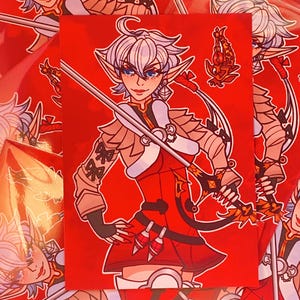 Puede incluir: Una pegatina roja que presenta un personaje de fantasía con cabello blanco, ojos azules y orejas puntiagudas, sosteniendo una espada. El personaje viste un atuendo rojo y beige con detalles intrincados. También se ve un dragón estilizado más pequeño. El fondo es rojo liso.