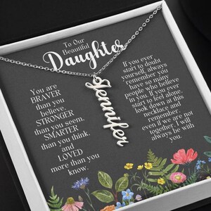 Aangepaste dochter ketting cadeau, betekenisvolle berichtkaart, zilver/goud verticale gepersonaliseerde naamketting