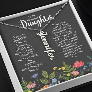 Aangepaste dochter ketting cadeau, betekenisvolle berichtkaart, zilver/goud verticale gepersonaliseerde naamketting