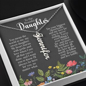 Aangepaste dochter ketting cadeau, betekenisvolle berichtkaart, zilver/goud verticale gepersonaliseerde naamketting