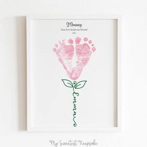 Presente de mamãe de pegada de flor para impressão | Presente de Dia das Mães do bebê | Presente de lembrança | Seu amor me ajuda a florescer | Ideia de presente DIY para o Dia das Mães