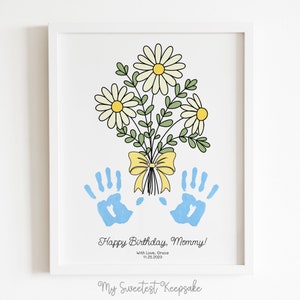 Presente de aniversário imprimível para mamãe | Buquê de flores impressão da mão do bebê | Cartão para mamãe de bebê | Presente de lembrança de aniversário com impressão manual