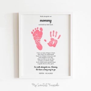 Presente imprimível de impressão de mão e pegada do bebê para a mamãe | Caminhe ao meu lado, mensagem de bebê para a mãe | Presente de Dia das Mães | Presente de aniversário