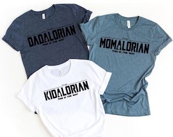 Dadalorian momalorian kidalorian disney t-shirt, Disney familj och par t-shirt, mamma och pappa disney t-shirt, disney matchande t-shirt, mandalorian