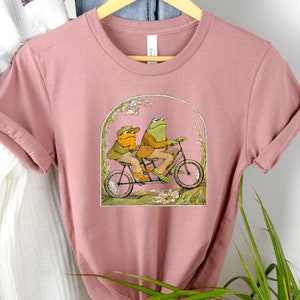 Frog And Toad Shirt, Cute Frog Shirt, Frog and Toad Unisex T-shirt, Vintage Classic Book, Cottage core Aesthetic, Book Lover Tshirt