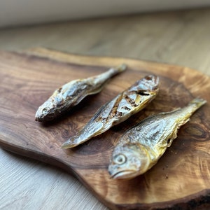 Dehydrated whole fish for dogs and cats, dried yellow croaker fish for cats and dogs, fish treat, food topper
