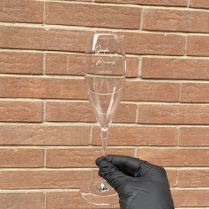 Personalized flutes, Couples gift, Anniversary, Wedding, Gift idea, Personalized champagne glasses, engraved for bride and groom