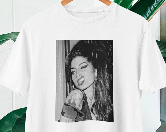 Amy Winehouse photo t-shirt|Amy Winehouse merch tshirt| Amy Winehouse top|Amy Winehouse shirt| Amy Winehouse top|Amy Winehouse fans gift top