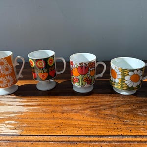 Set of 4 Vintage 70s Pedestal Mugs – Made in Japan – Retro Mod Flower Power Coffee Cups – Groovy Mid Century Kitchen Decor