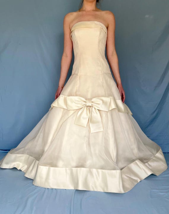 vera wang vintage wedding dress Tulle Empire Waist Column Gown l Preowned l Los Angeles Vera Wang Original 1997 Collection