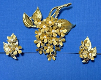 Vintage Gold Tone Floral Leaf Rhinestone Brooch & Clip On Earring Set