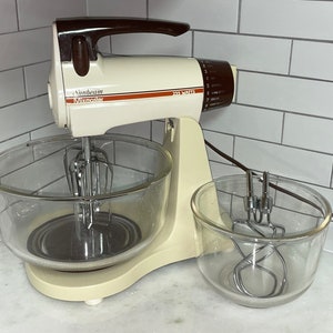 Mixer, Sunbeam, Chrome MixMaster Stand Mixer with Two Bowls, Recipe Bo –  Antigo Trunk