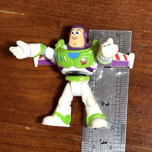 2-3/4 Imaginext Disney/Pixar Toy Story Buzz Lightyear-actiefiguur afbeelding 6