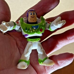 2-3/4 Imaginext Disney/Pixar Toy Story Buzz Lightyear-actiefiguur afbeelding 5